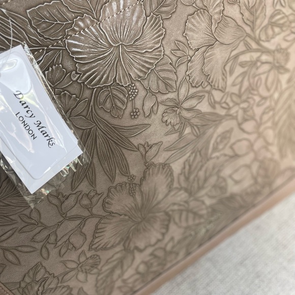 DARCY MARKS LONDON TAN LARGE TOTE - Picture 4 of 16